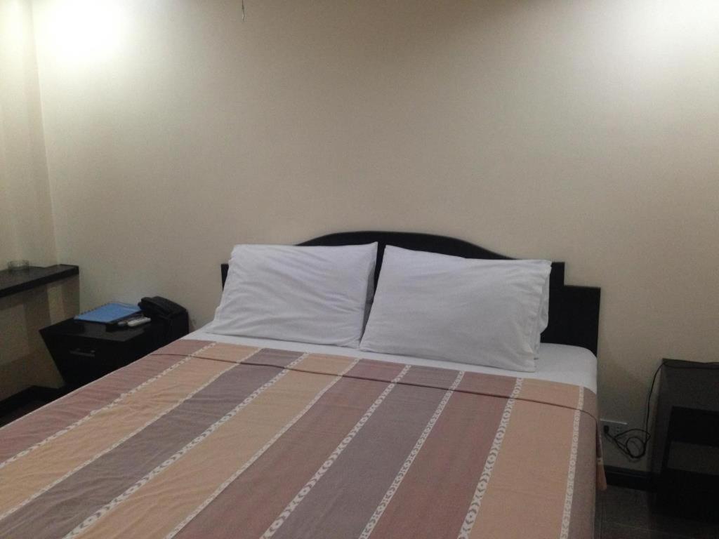 Boomerang Hotel Ángeles Extérieur photo